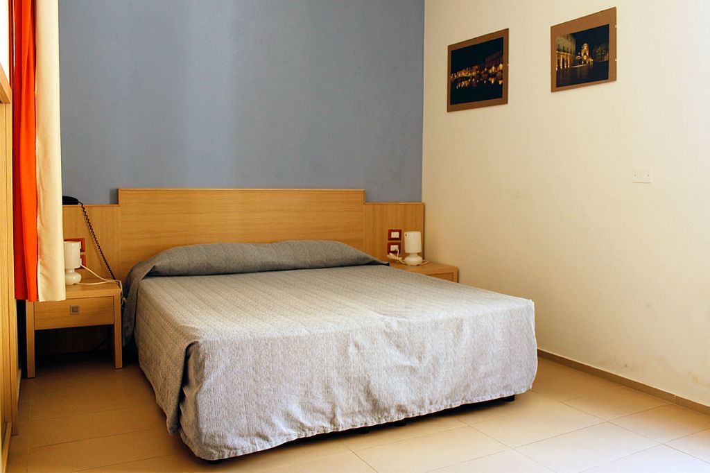 Le Residenze Archimede Aparthotel Сиракуза Екстериор снимка
