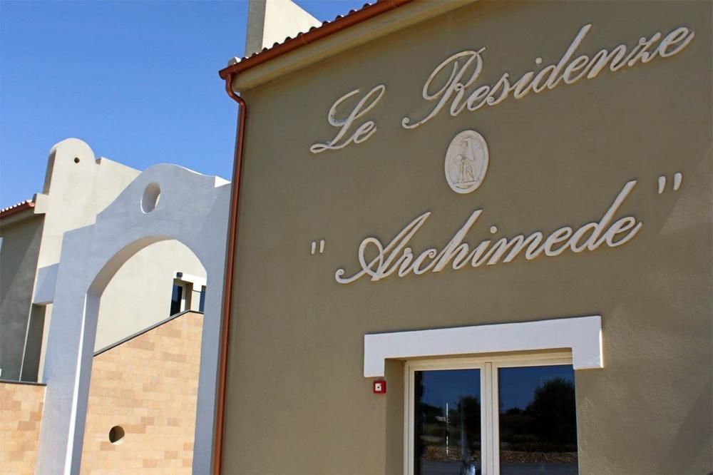 Le Residenze Archimede Aparthotel Сиракуза Екстериор снимка